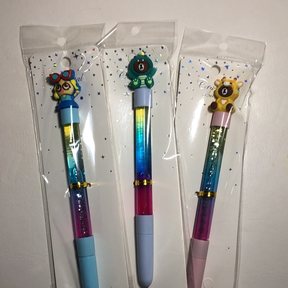 Set of 3 pens, black ink.